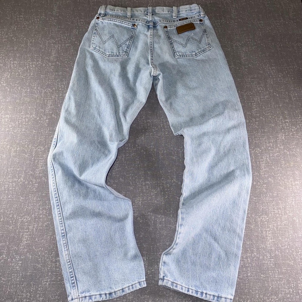 Wrangler 13MWZ Jeans Mens 32x30 Light Wash Blue Denim Straight Leg Cowboy Cut
